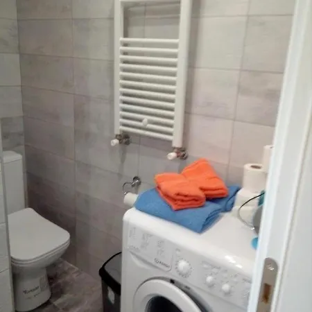 Philipps Aprts With Balcony *