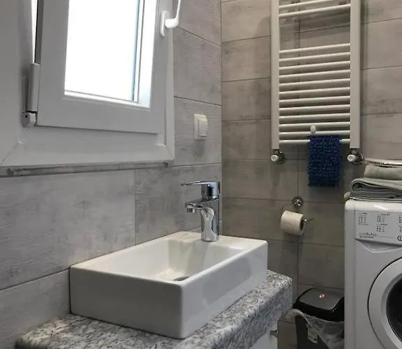 Philipps Aprts With Balcony *